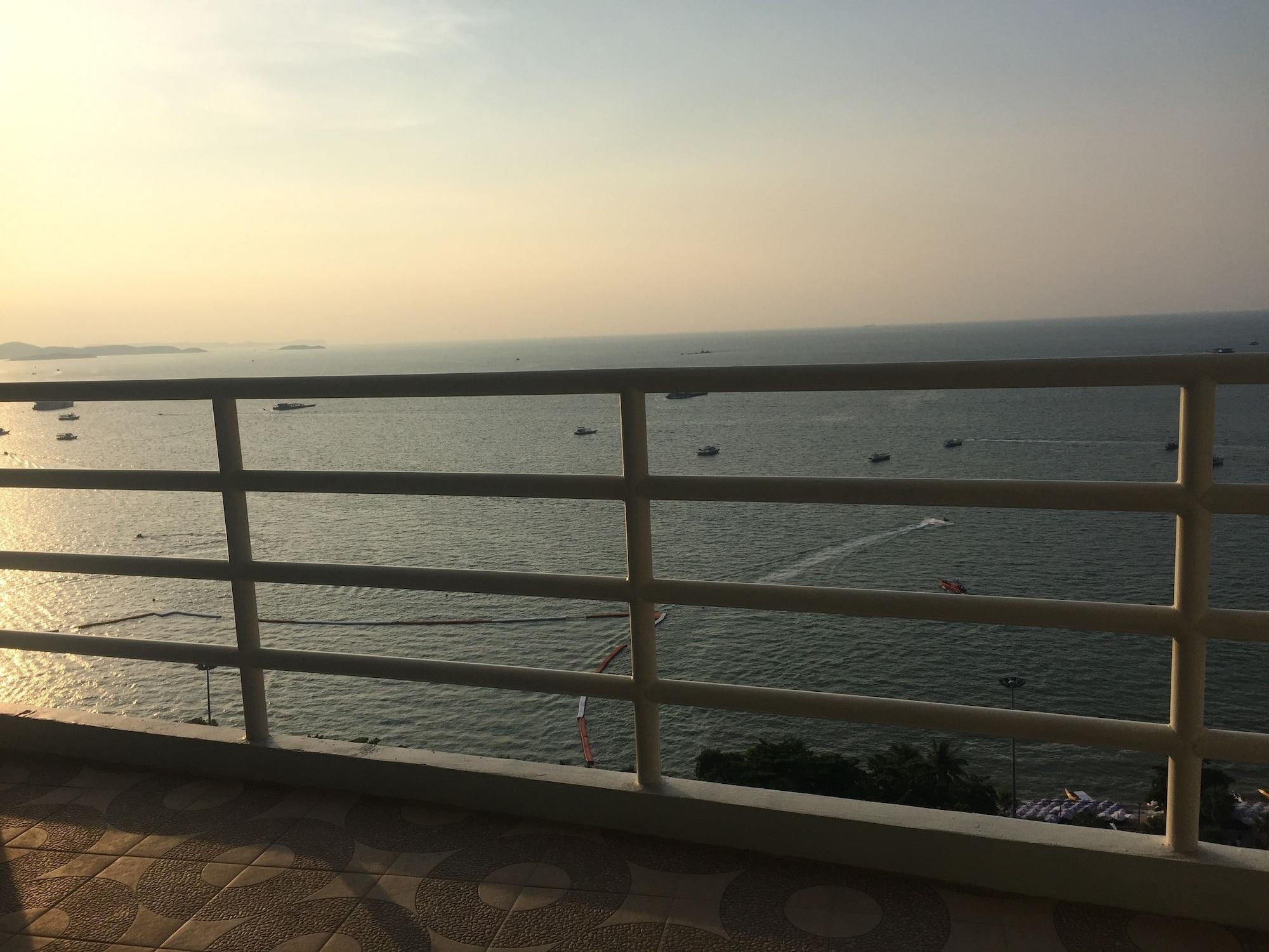 View Talay 6 Condominium By Honey Pattaya Esterno foto